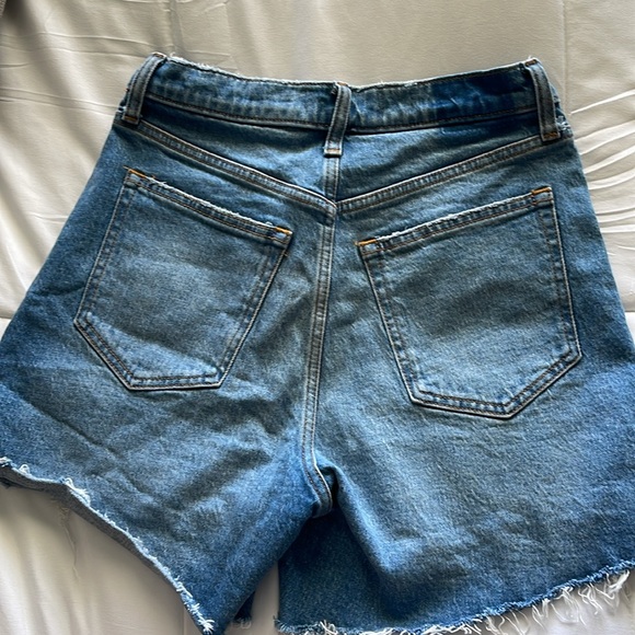 Abercrombie & Fitch High Rise Dad Short - Picture 4 of 5